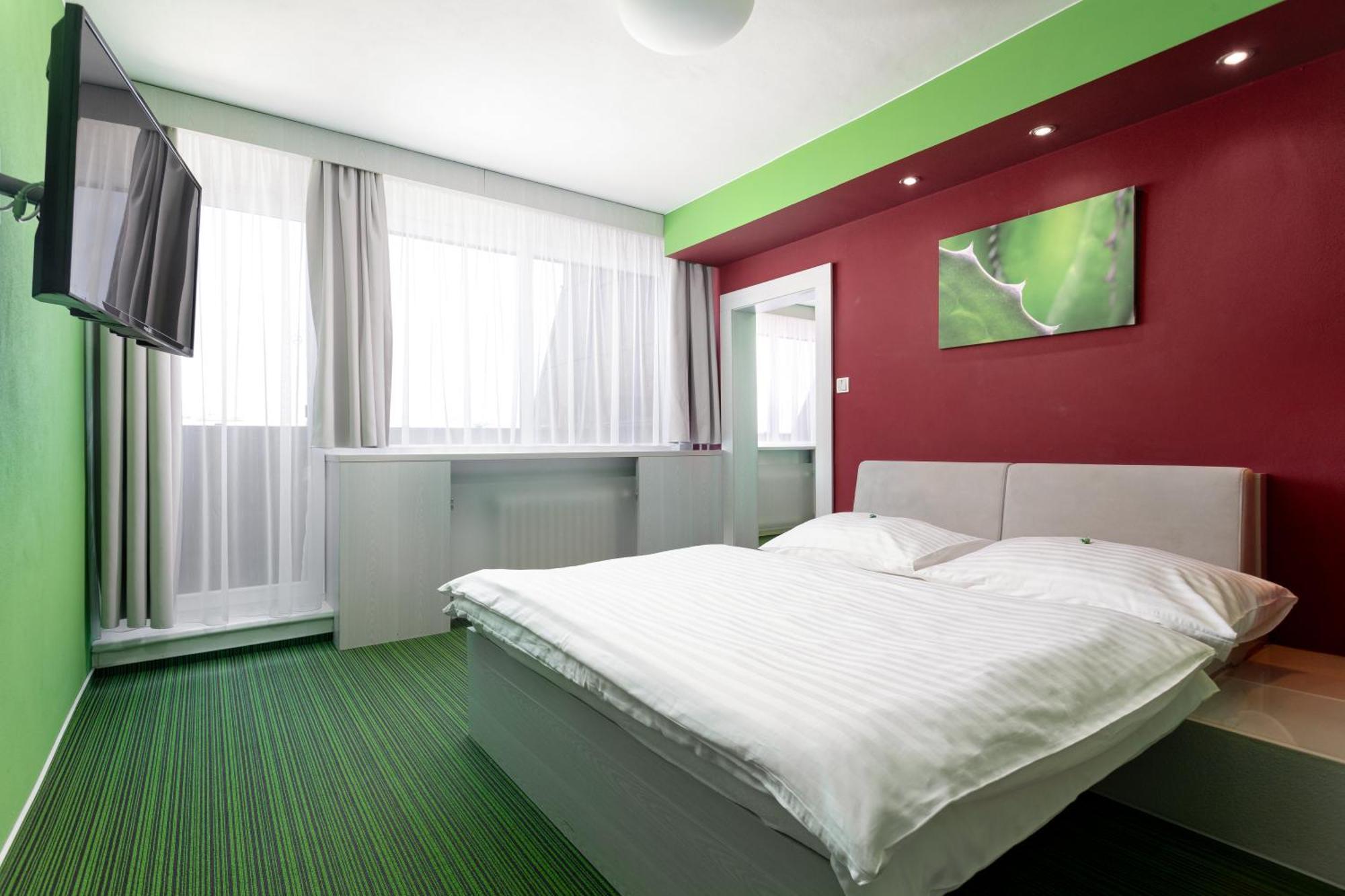Hotel Koruna Opava Bagian luar foto