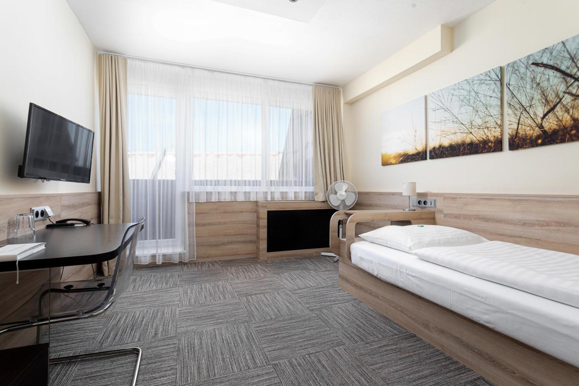 Hotel Koruna Opava Bagian luar foto