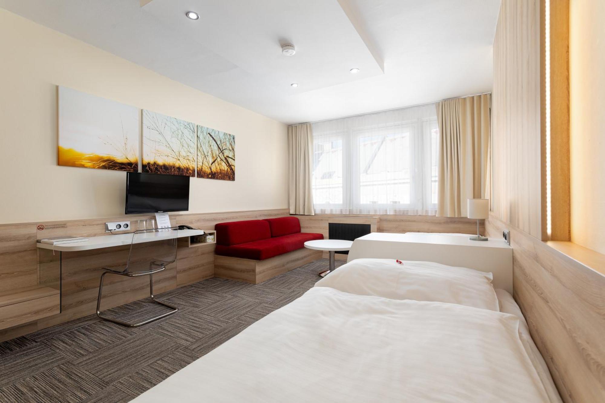 Hotel Koruna Opava Bagian luar foto